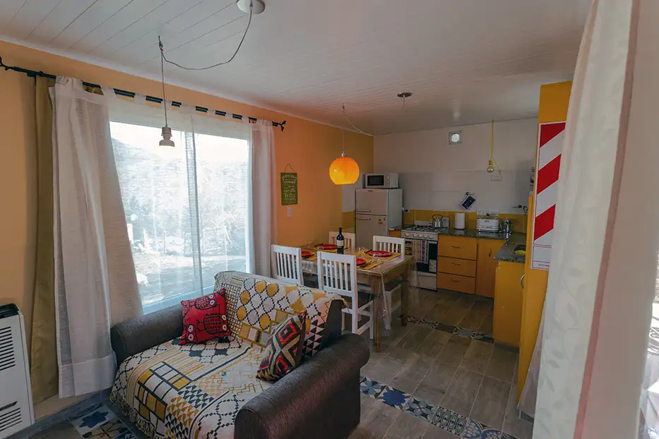 Living comedor de una cabaña de La Lila